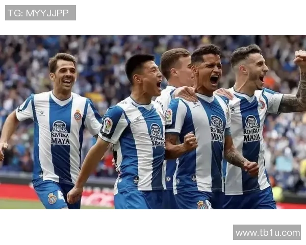 上海足球明星的妻子们：她们背后的故事与生活点滴